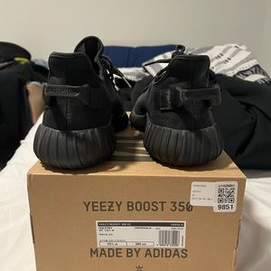 Yeezy shoes size 11
